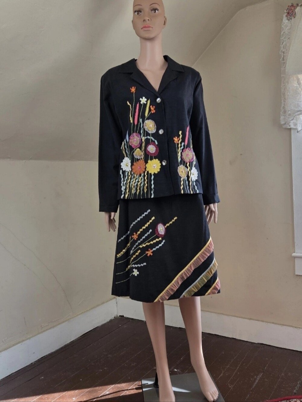 Indigo Moon Embroidered Jacket & Skirt Set Floral‎ Black Linen Blend Women’s L/M